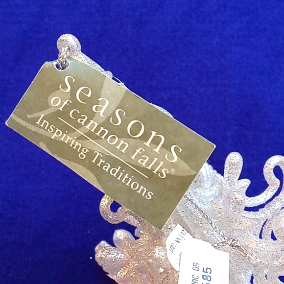 NEW  CLEAR SPARKLING SILVER SNOWFLAKE ORNAMENT BY SEASONS OF CANNON FALLS. - Picture 3 of 4